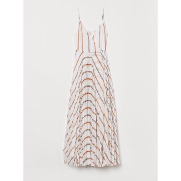 H&M Pleated Wrap Dress - Picture 4 of 5